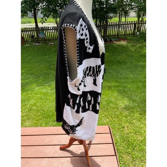 Victoria Woman 2X Black & White Animal Print Knit Vest With Embroidered Details - Picture 8 of 10